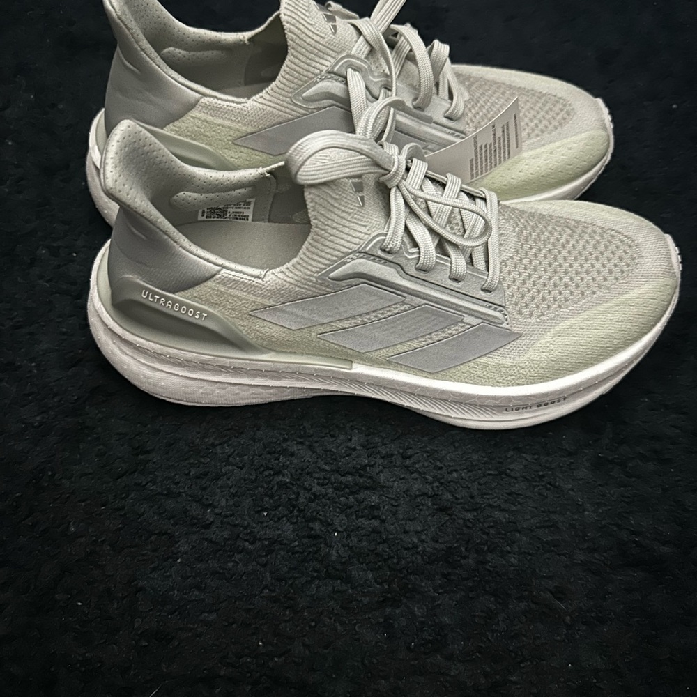 Women's Adidas Ultraboost 5X running shoe size 7.5